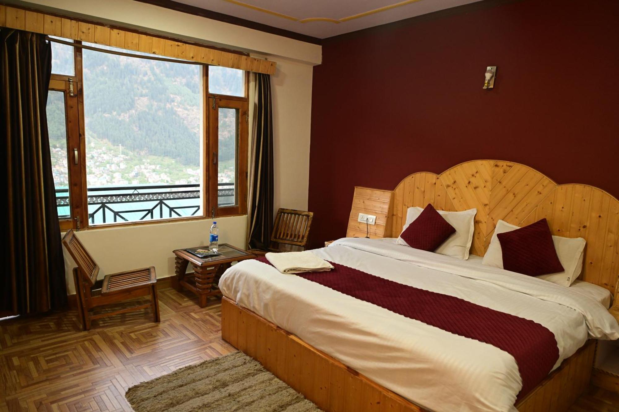 Krishana Cottage A Pure Veg !!!300 M From Hadimba Temple!!!Balcony Rooms!!!Veg Restaurant!!!Couple Friendly!!!Family Cottage!!! Manāli Zewnętrze zdjęcie