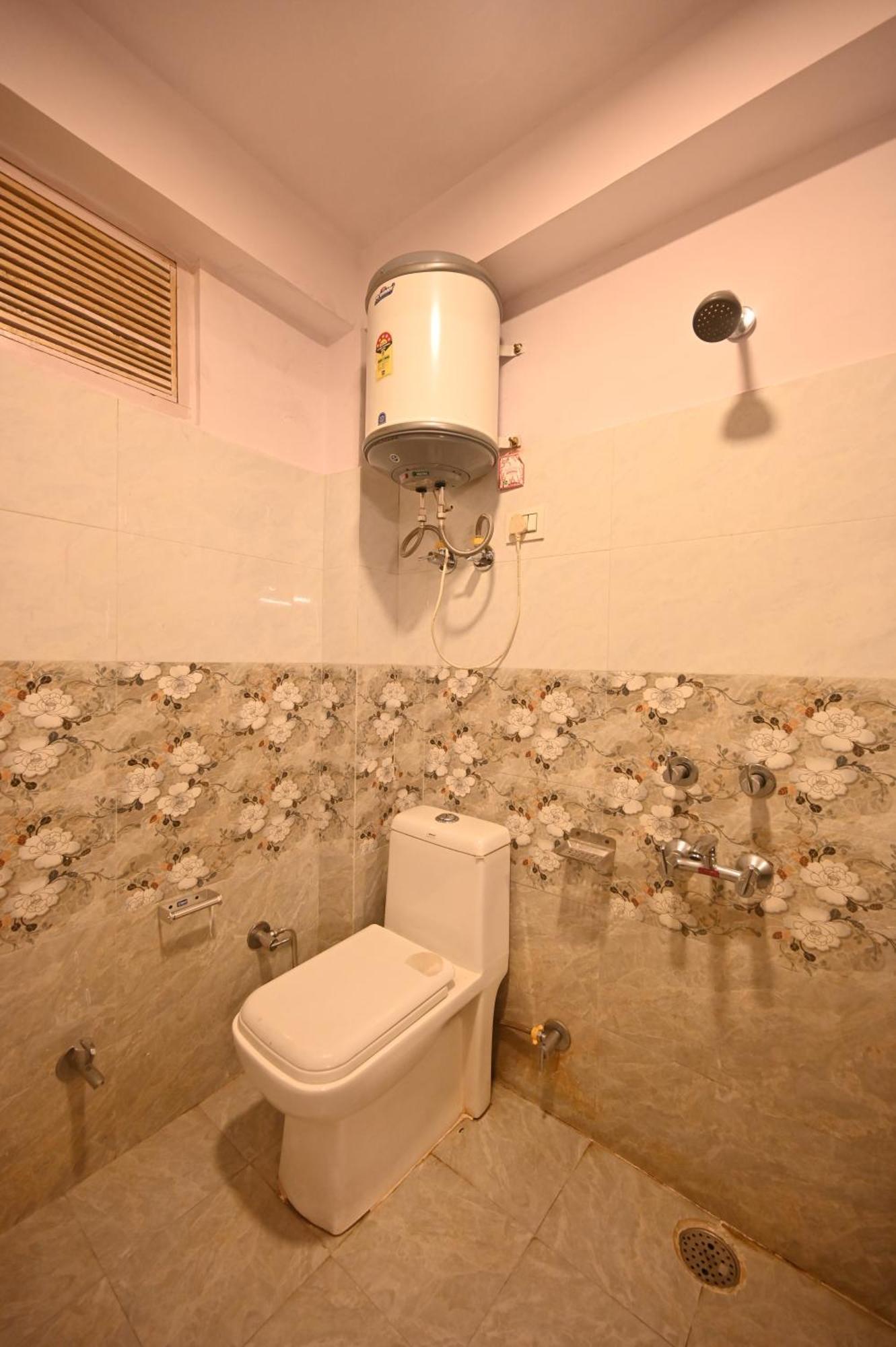 Krishana Cottage A Pure Veg !!!300 M From Hadimba Temple!!!Balcony Rooms!!!Veg Restaurant!!!Couple Friendly!!!Family Cottage!!! Manāli Zewnętrze zdjęcie