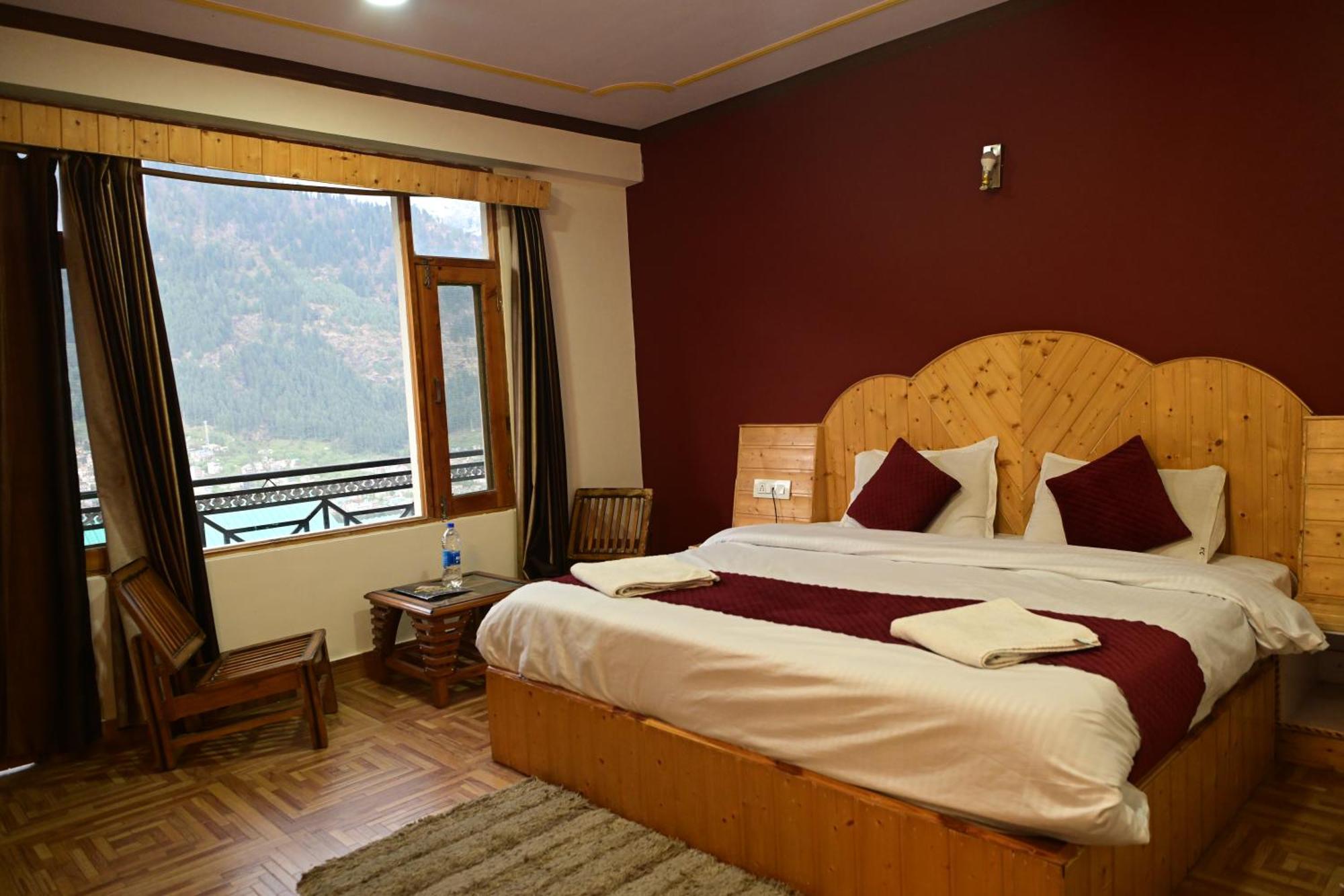Krishana Cottage A Pure Veg !!!300 M From Hadimba Temple!!!Balcony Rooms!!!Veg Restaurant!!!Couple Friendly!!!Family Cottage!!! Manāli Zewnętrze zdjęcie
