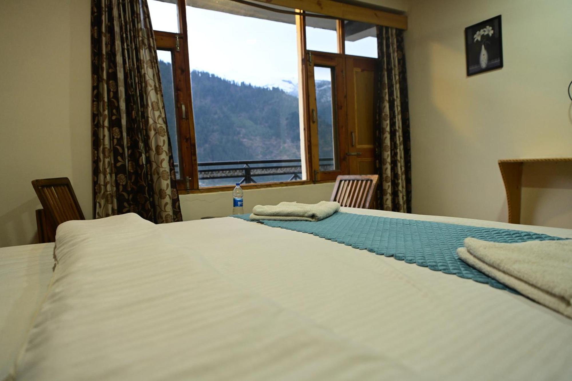 Krishana Cottage A Pure Veg !!!300 M From Hadimba Temple!!!Balcony Rooms!!!Veg Restaurant!!!Couple Friendly!!!Family Cottage!!! Manāli Zewnętrze zdjęcie