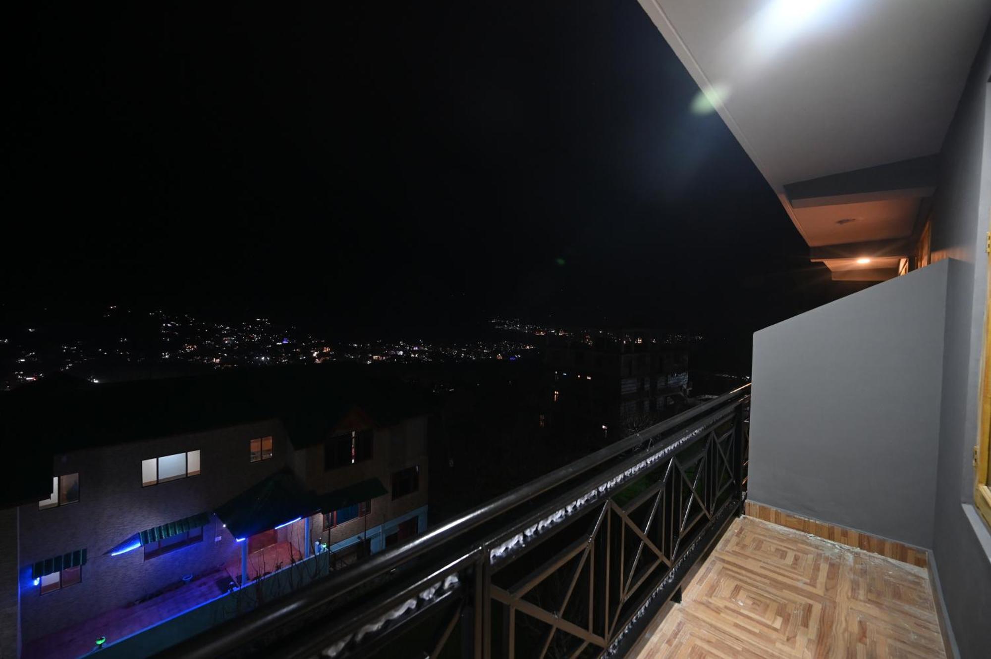 Krishana Cottage A Pure Veg !!!300 M From Hadimba Temple!!!Balcony Rooms!!!Veg Restaurant!!!Couple Friendly!!!Family Cottage!!! Manāli Zewnętrze zdjęcie