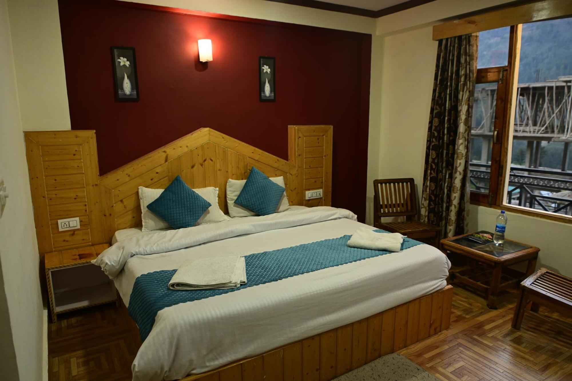 Krishana Cottage A Pure Veg !!!300 M From Hadimba Temple!!!Balcony Rooms!!!Veg Restaurant!!!Couple Friendly!!!Family Cottage!!! Manāli Zewnętrze zdjęcie