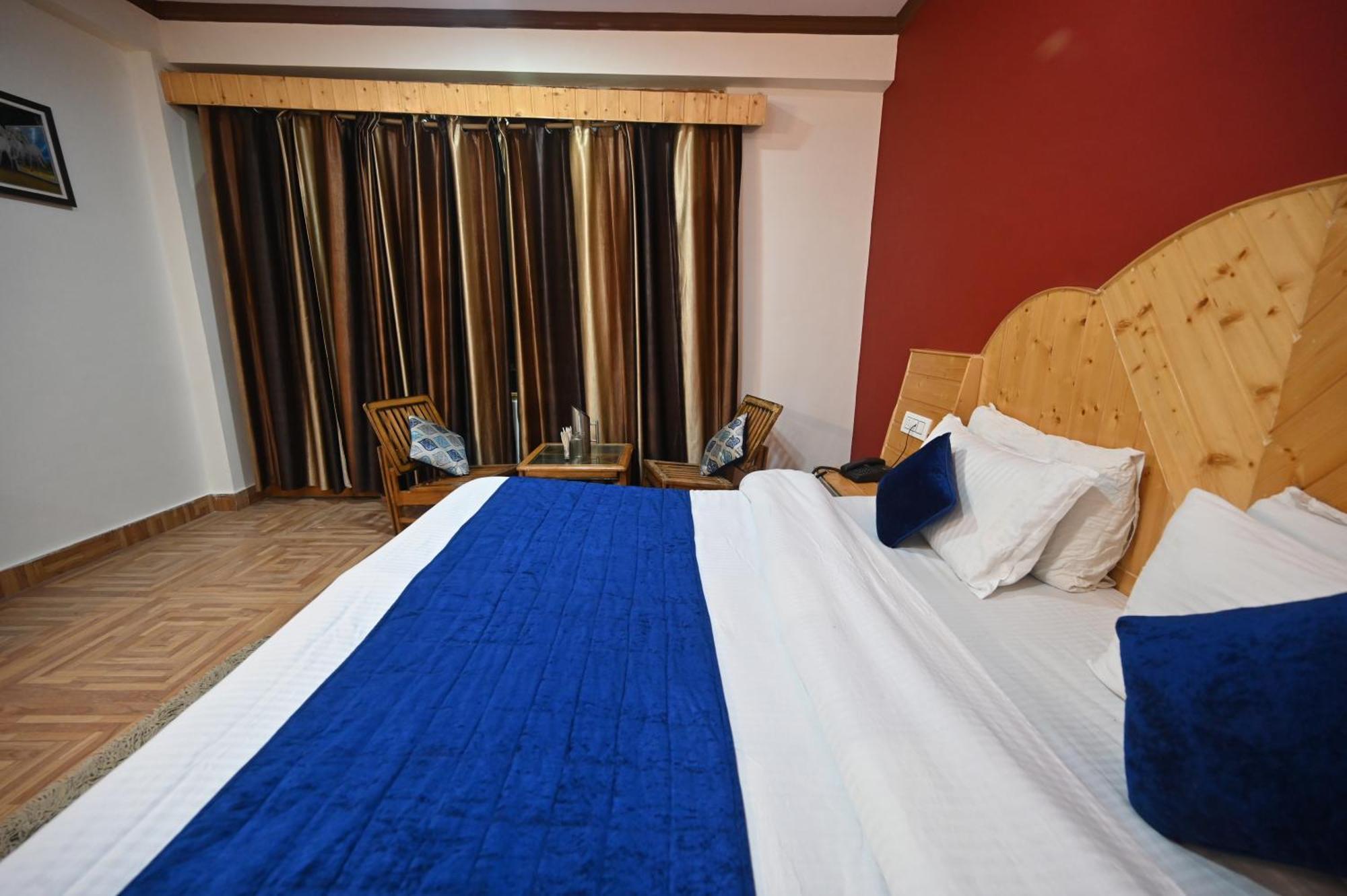 Krishana Cottage A Pure Veg !!!300 M From Hadimba Temple!!!Balcony Rooms!!!Veg Restaurant!!!Couple Friendly!!!Family Cottage!!! Manāli Zewnętrze zdjęcie