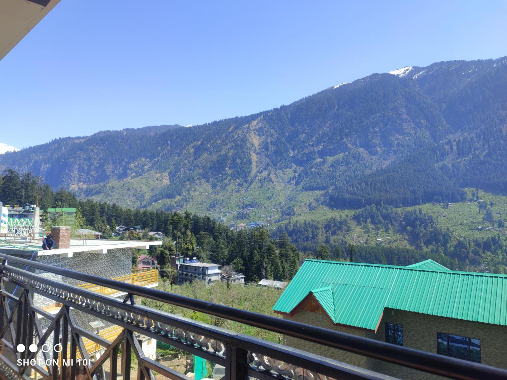 Krishana Cottage A Pure Veg !!!300 M From Hadimba Temple!!!Balcony Rooms!!!Veg Restaurant!!!Couple Friendly!!!Family Cottage!!! Manāli Zewnętrze zdjęcie