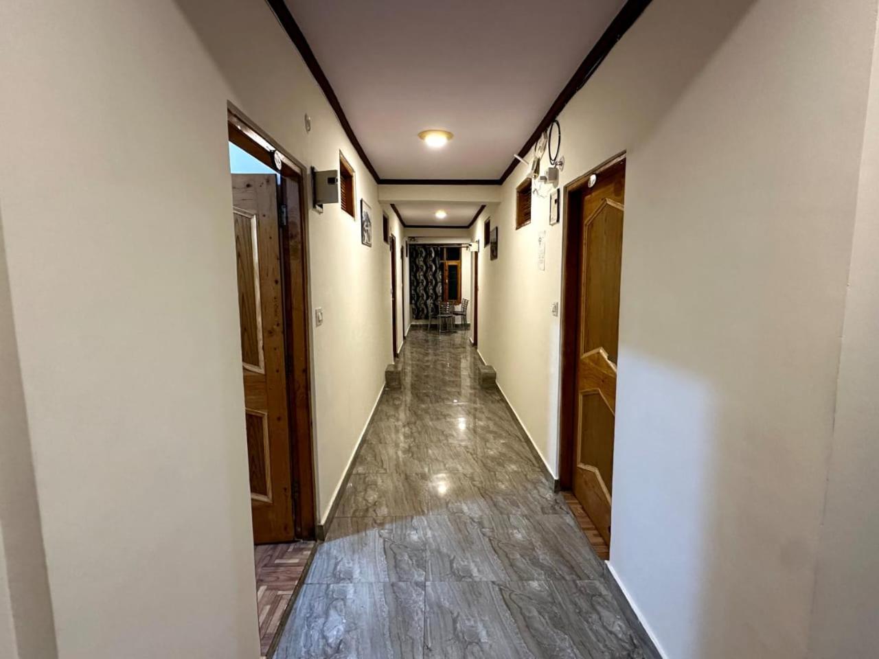 Krishana Cottage A Pure Veg !!!300 M From Hadimba Temple!!!Balcony Rooms!!!Veg Restaurant!!!Couple Friendly!!!Family Cottage!!! Manāli Zewnętrze zdjęcie