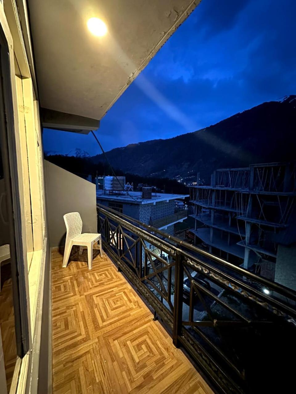 Krishana Cottage A Pure Veg !!!300 M From Hadimba Temple!!!Balcony Rooms!!!Veg Restaurant!!!Couple Friendly!!!Family Cottage!!! Manāli Zewnętrze zdjęcie